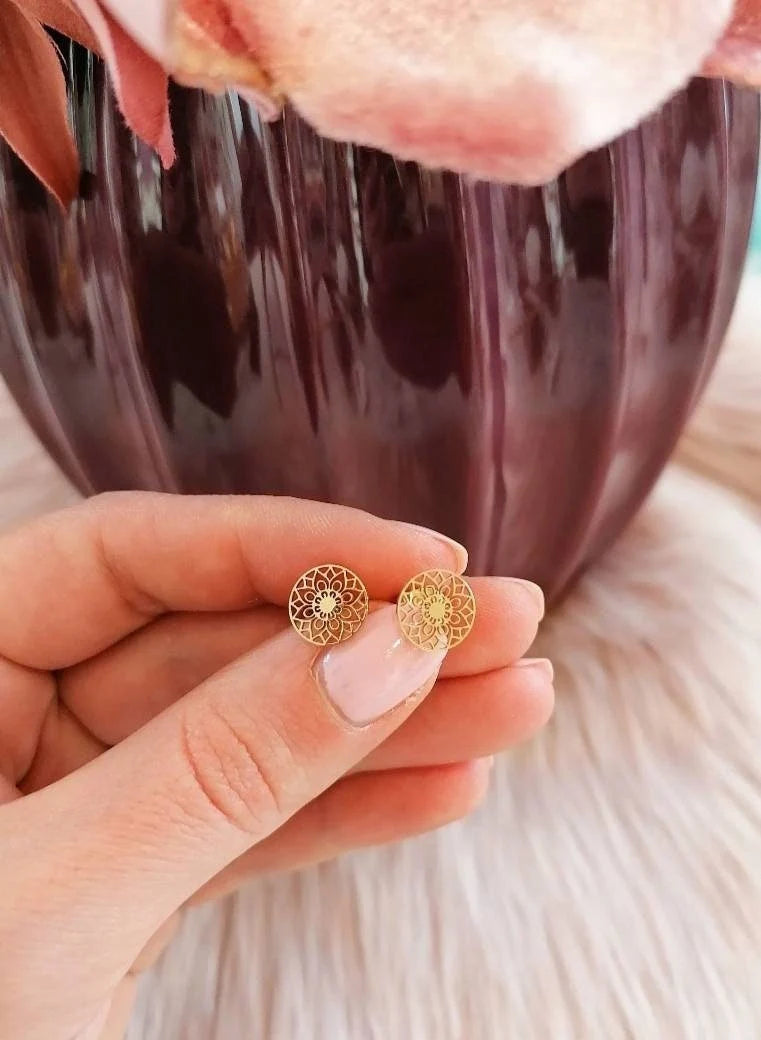 Gold Mandala Ohrstecker – Edelstahl, 9 mm | Boho Schmuck