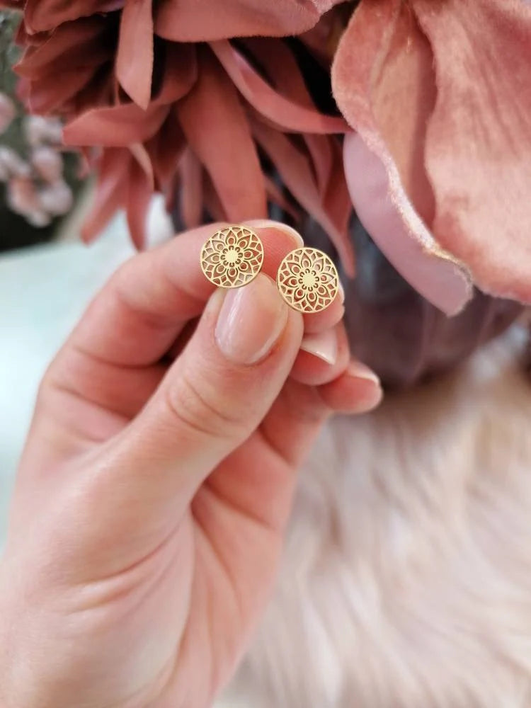 Gold Mandala Ohrstecker – Edelstahl, 9 mm | Boho Schmuck