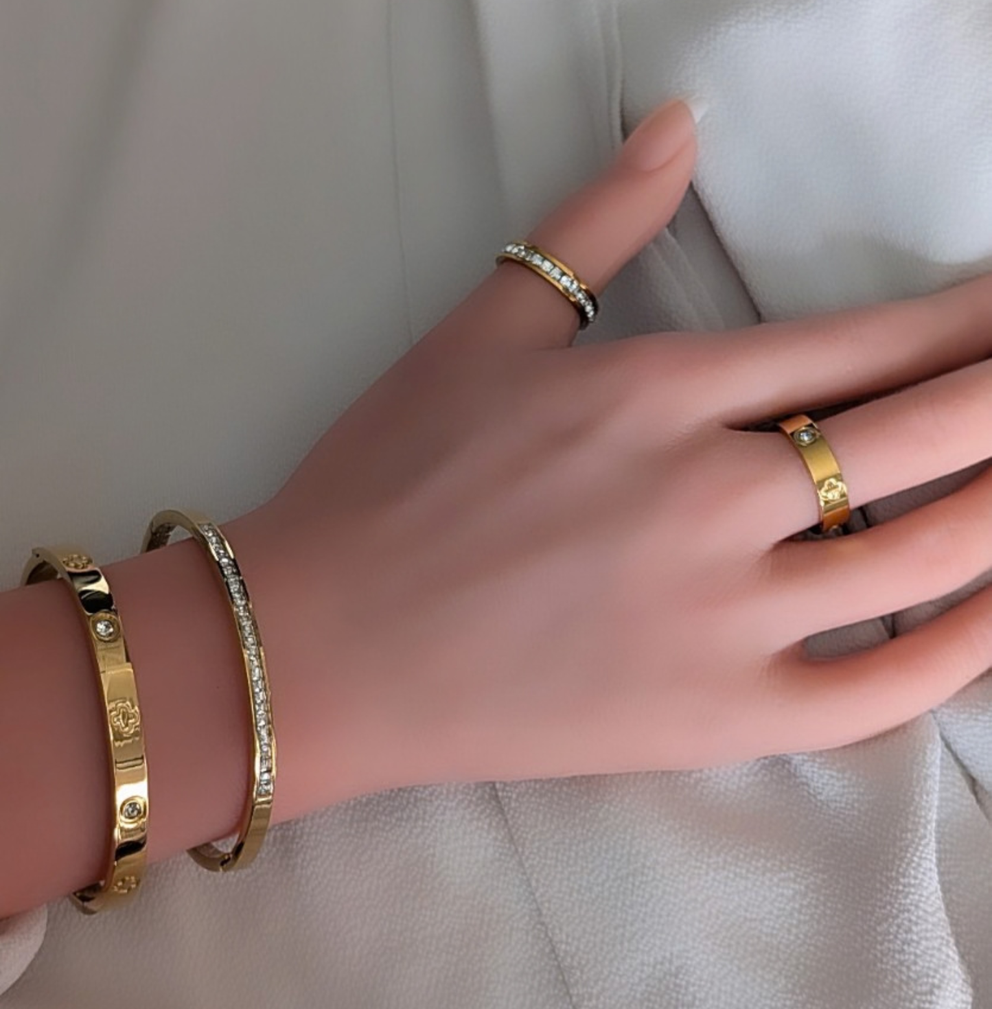 Schmuckset „Golden Luxe“ – 2 Ringe & 2 Armreifen | Edelstahl Gold | Mit Kristallen
