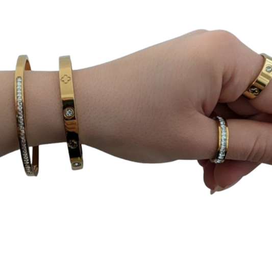 Schmuckset „Golden Luxe“ – 2 Ringe & 2 Armreifen | Edelstahl Gold | Mit Kristallen