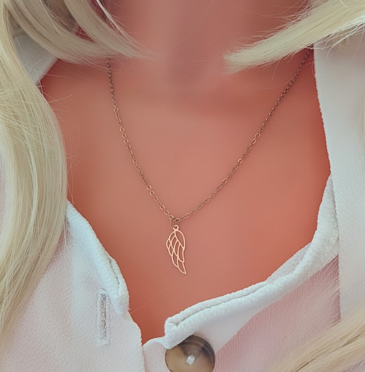Engelsflügel Kette aus rosévergoldetem Edelstahl – filigrane Halskette mit Flügel Anhänger