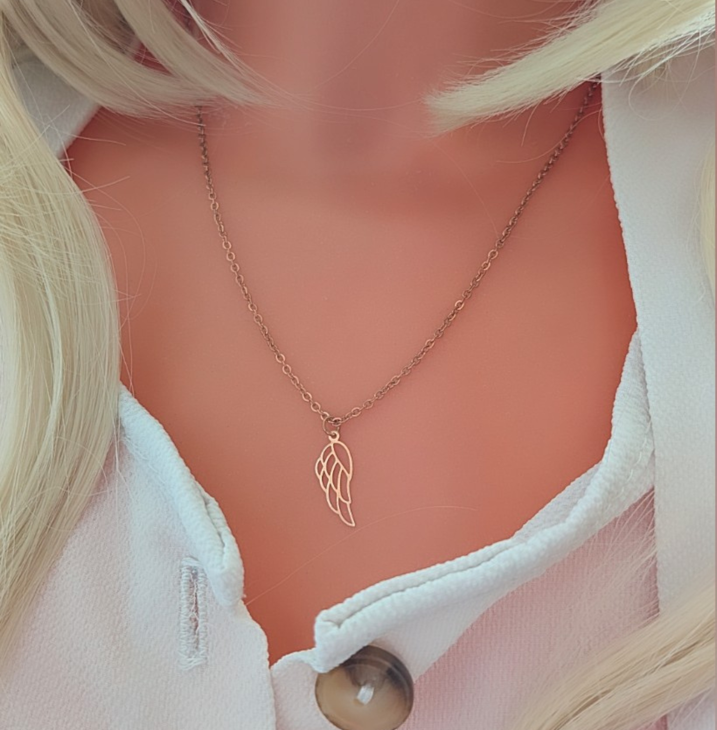 Engelsflügel Kette aus rosévergoldetem Edelstahl – filigrane Halskette mit Flügel Anhänger