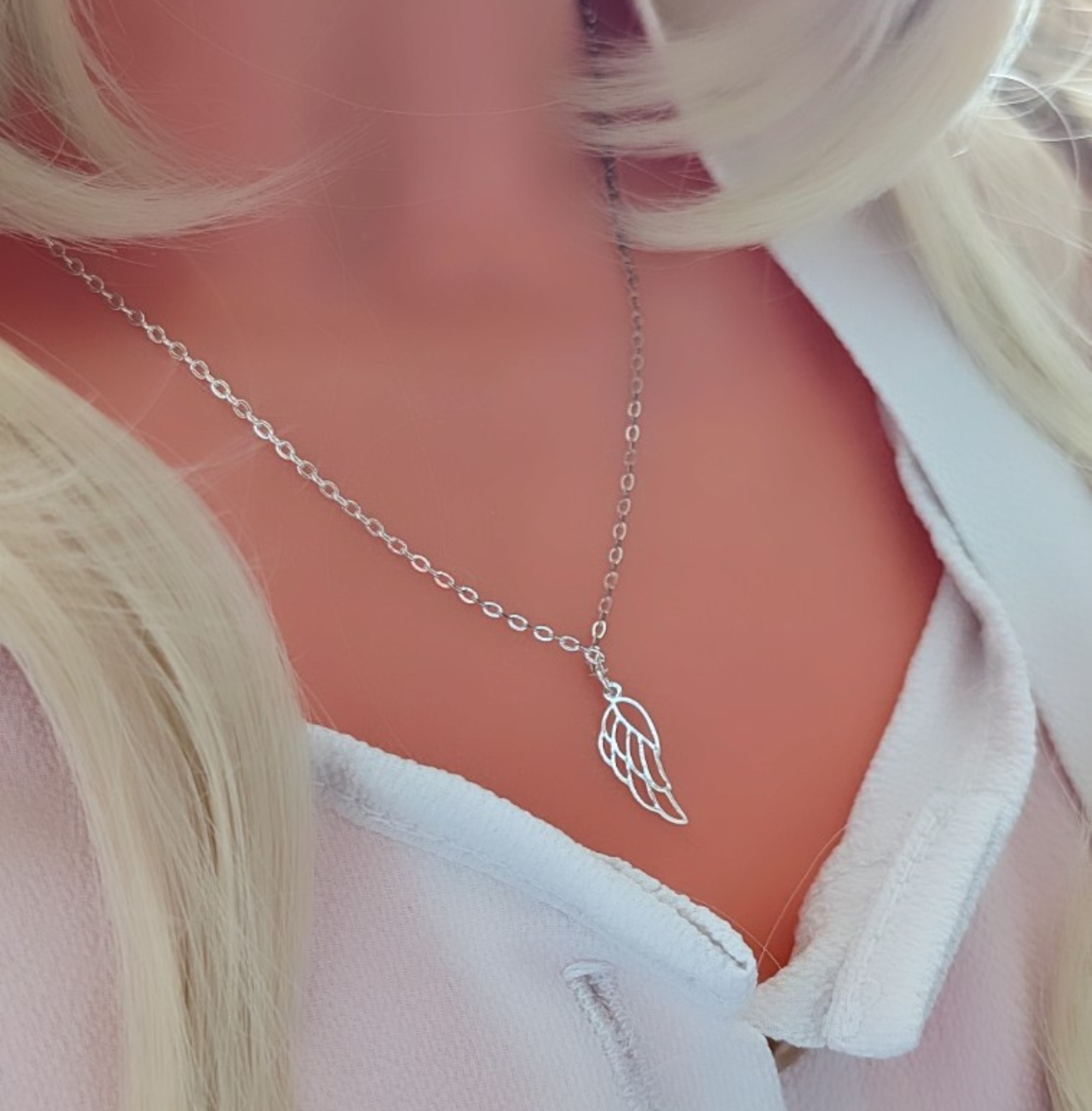 Engelsflügel Kette aus Edelstahl in Silber – filigrane Halskette mit Flügel Anhänger
