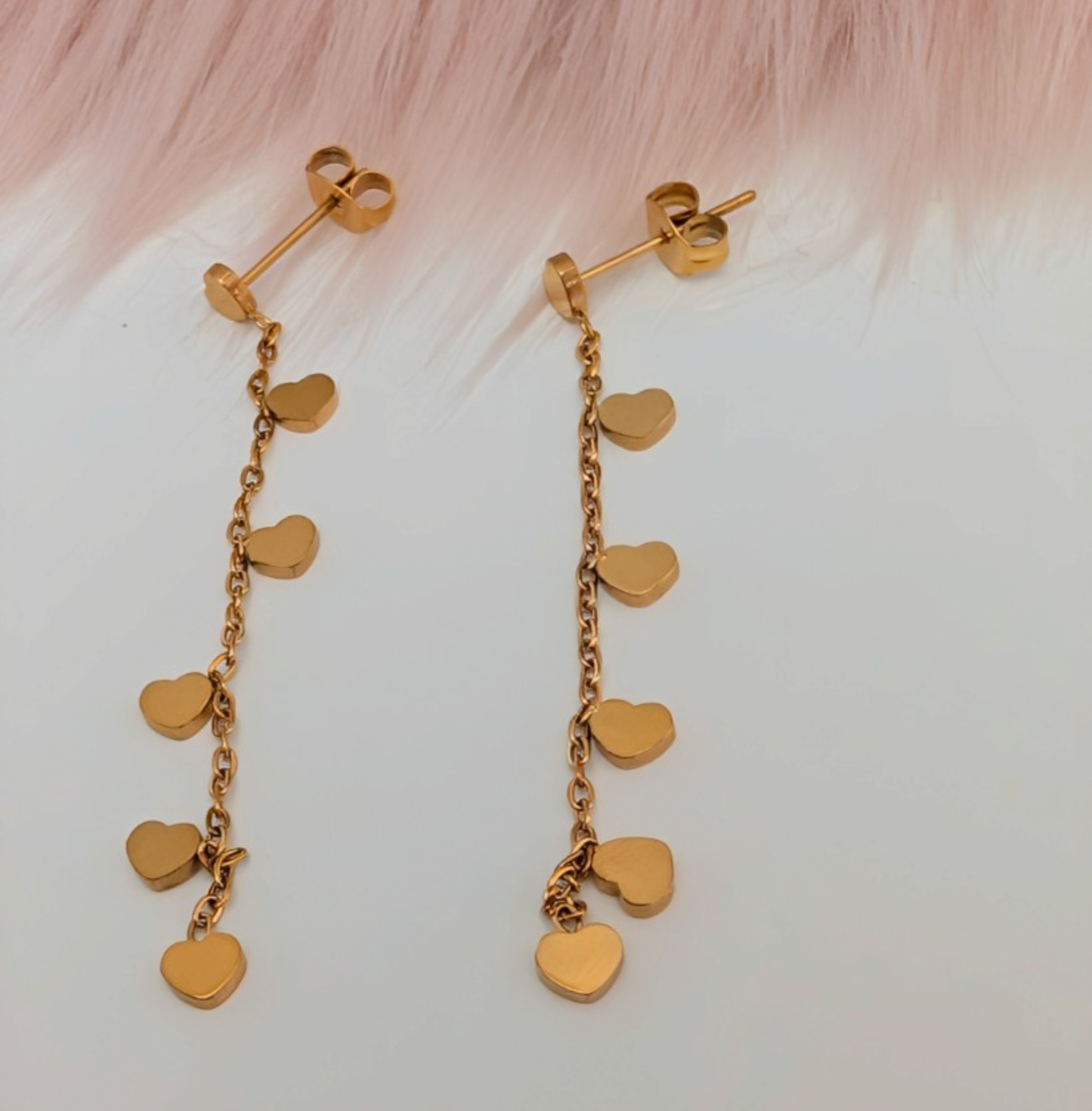 Hängende Ketten Ohrringe mit kleinen Herzen aus Edelstahl / Titan 14k Gold