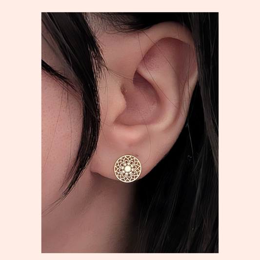Gold Mandala Ohrstecker – Edelstahl, 9 mm | Boho Schmuck