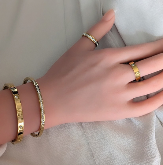 Schmuckset „Golden Luxe“ – 2 Ringe & 2 Armreifen | Edelstahl Gold | Mit Kristallen